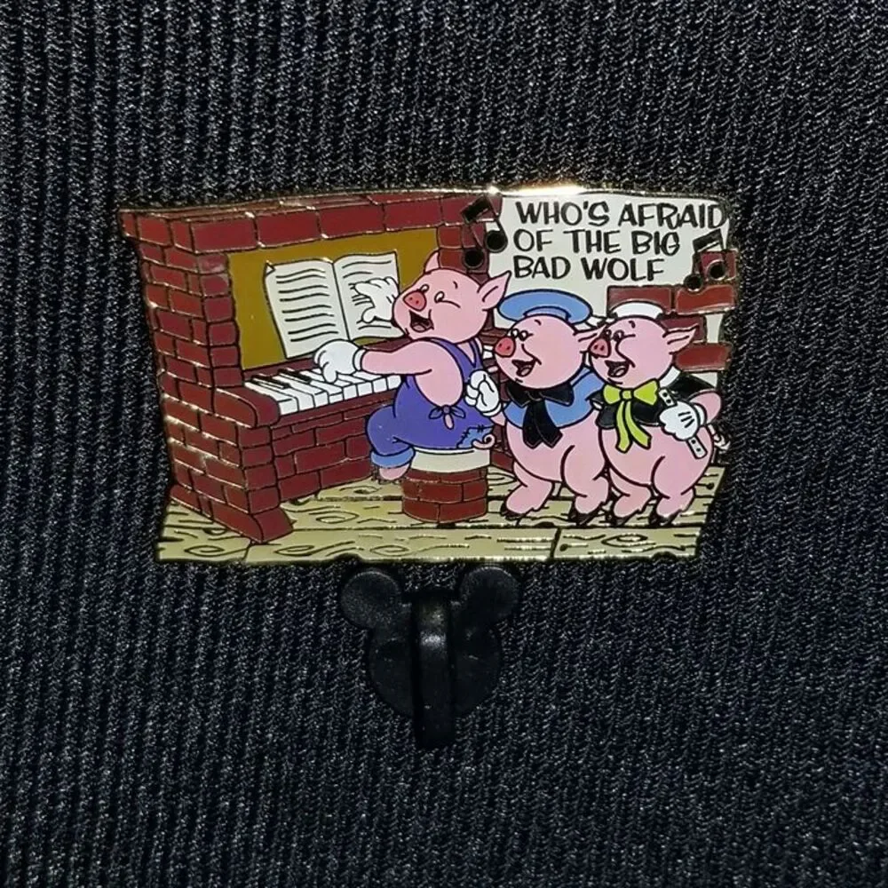 Disney Pin Three Little Pigs Who's Afraid of the Big Bad Wolf MMM VTG 2002 15352